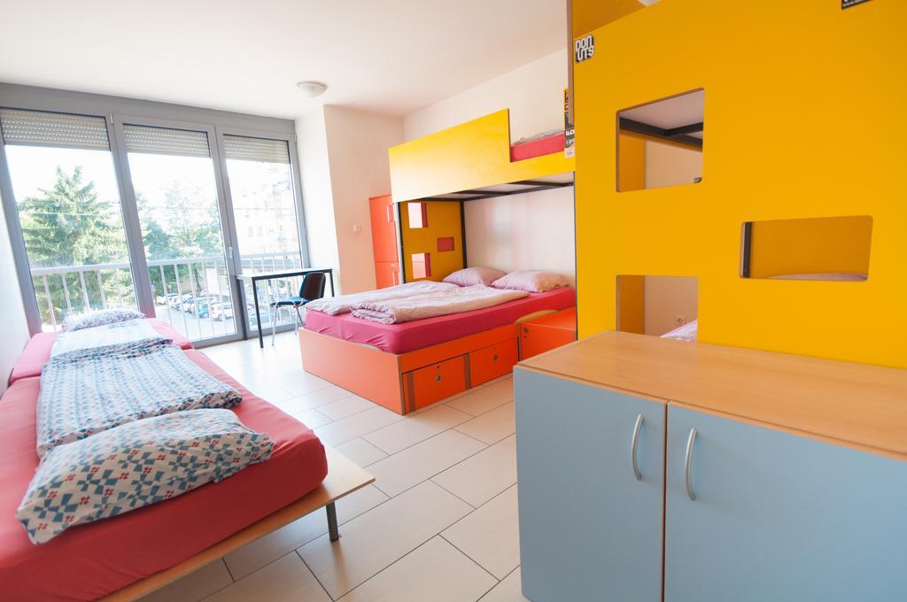 Simbol Rooms With Free Private Parking Laibach Zimmer foto